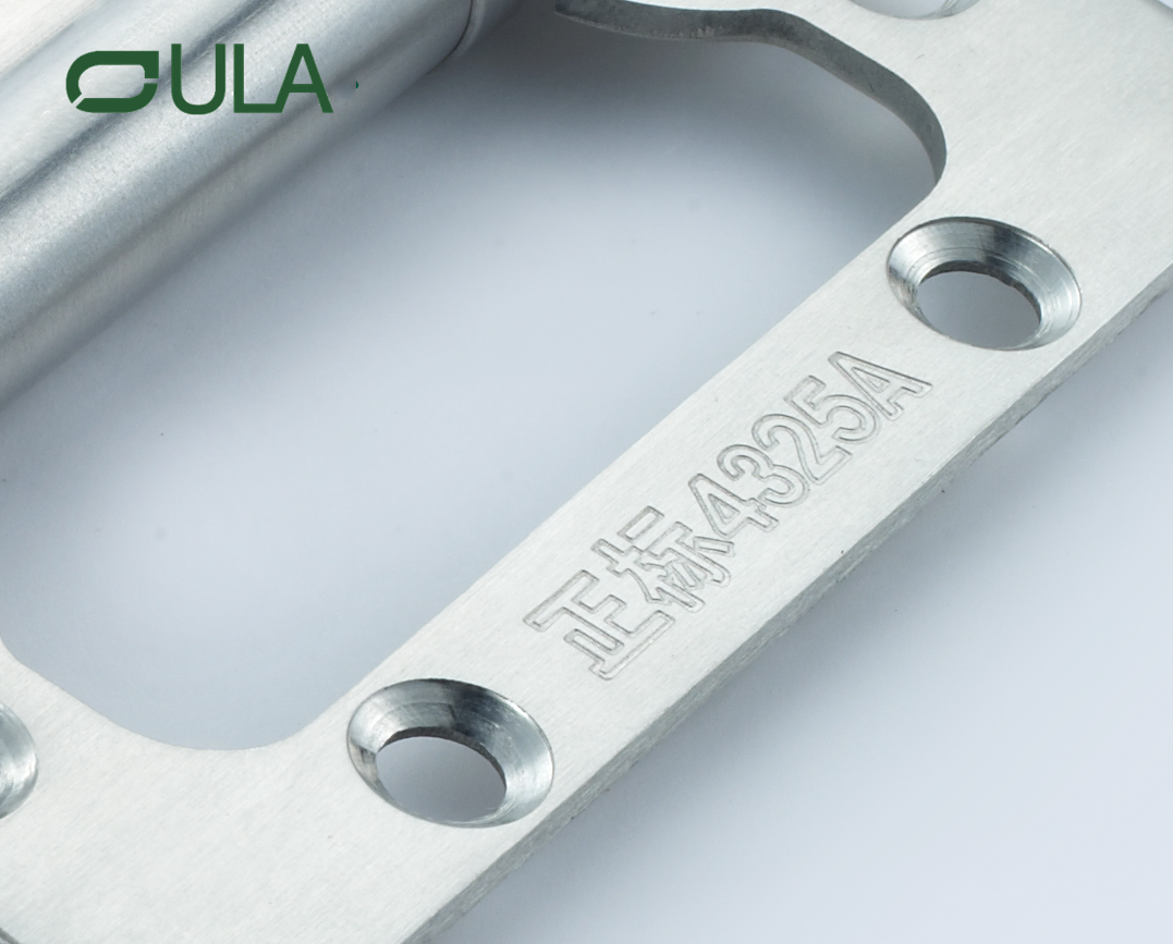 Factory Wholesale Design moderne 4 pouces 2,4 mm en acier inoxydable papillons charnière de porte de porte pour les fenêtres et les portes de l'hôtel en bois