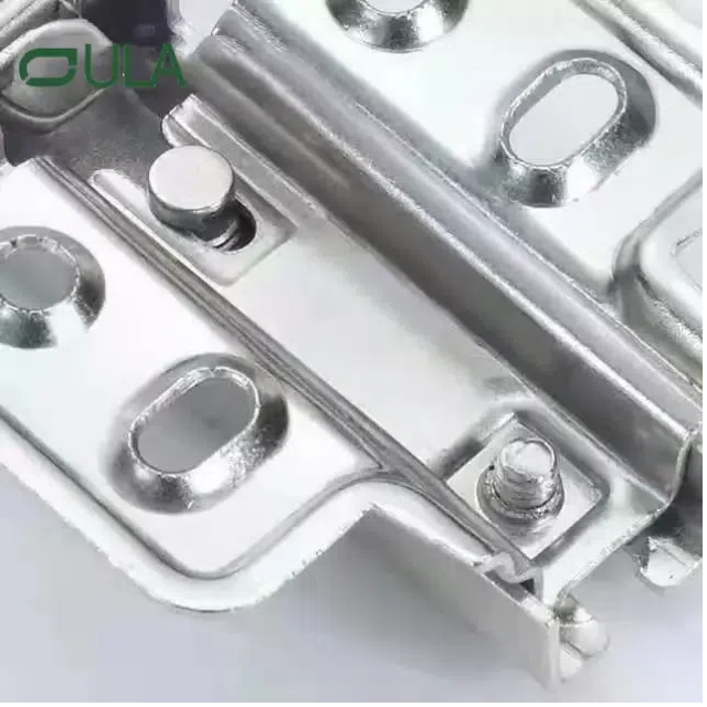 Hinge de meubles en acier à glissière VS Clip-on: Quel est le meilleur pour la durabilité, l'ajustement et le coût?